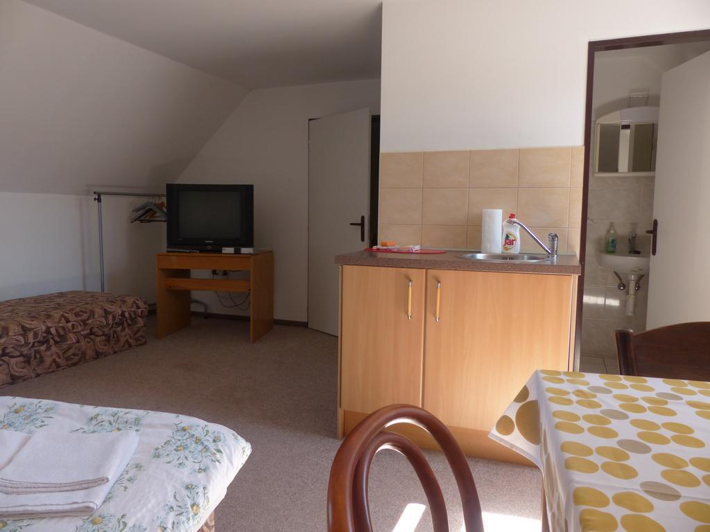 Bizoni Dvur Hotel Retenice Kültér fotó