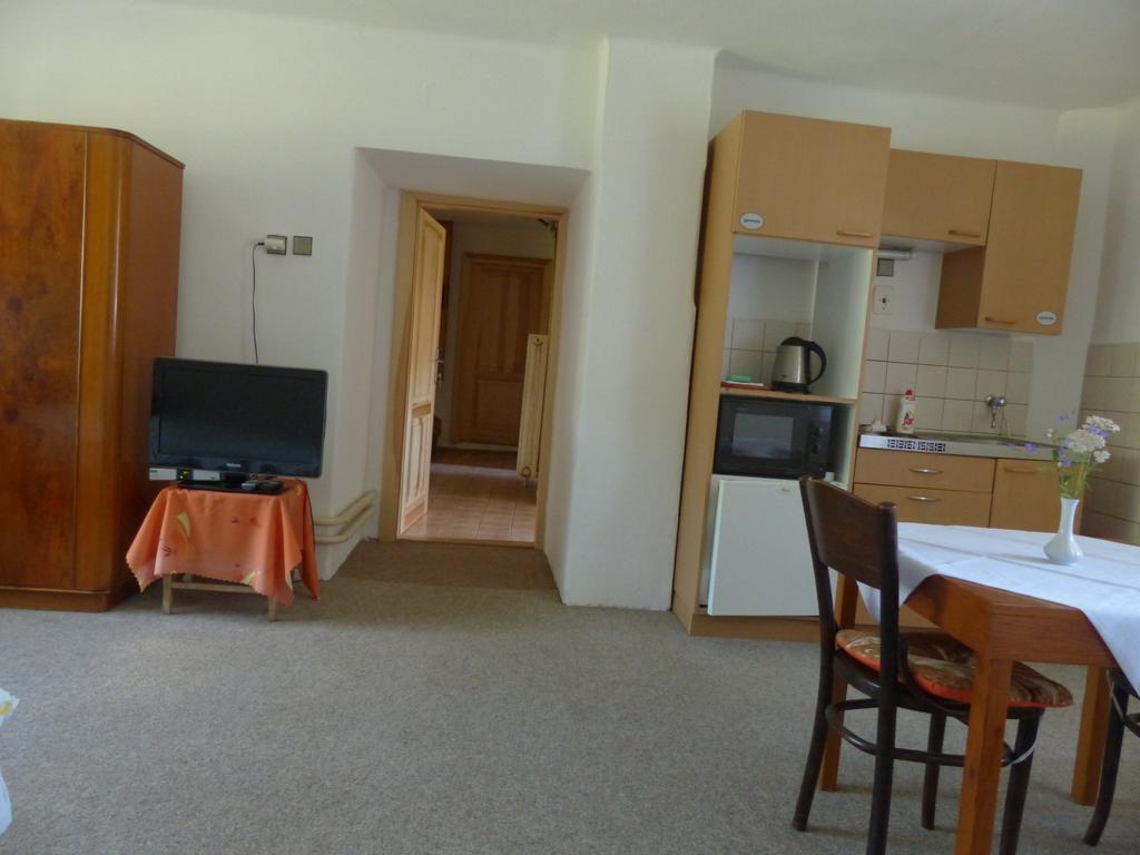Bizoni Dvur Hotel Retenice Kültér fotó
