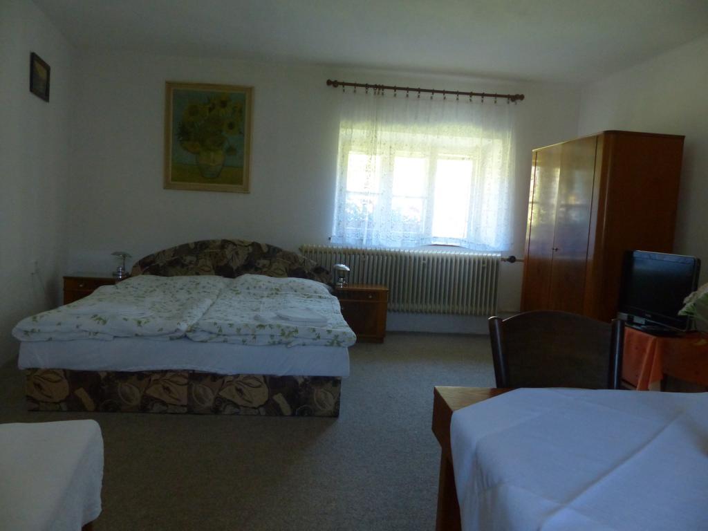 Bizoni Dvur Hotel Retenice Kültér fotó
