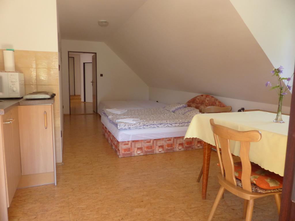 Bizoni Dvur Hotel Retenice Kültér fotó