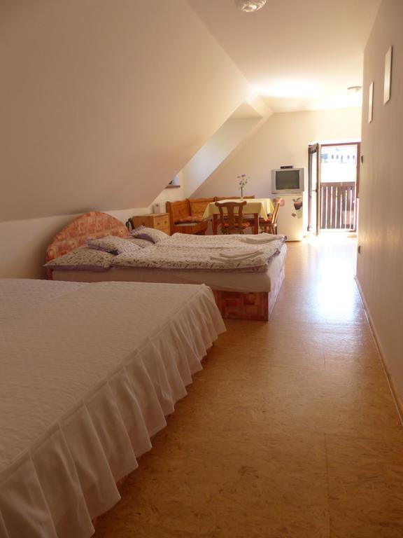 Bizoni Dvur Hotel Retenice Kültér fotó