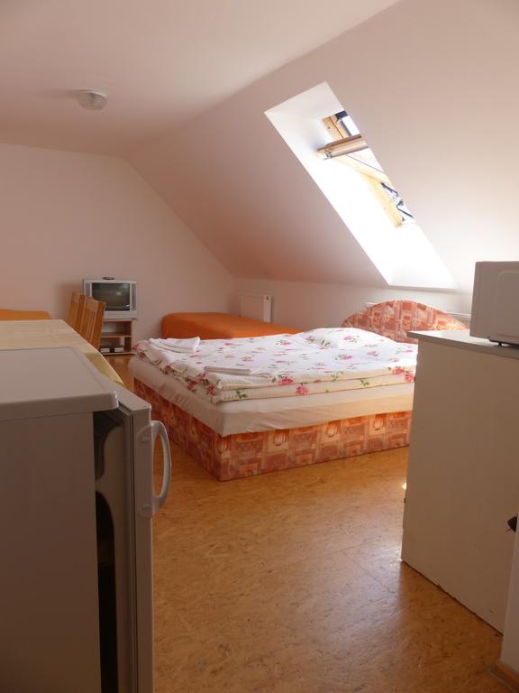 Bizoni Dvur Hotel Retenice Kültér fotó