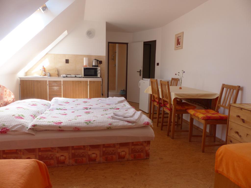 Bizoni Dvur Hotel Retenice Kültér fotó